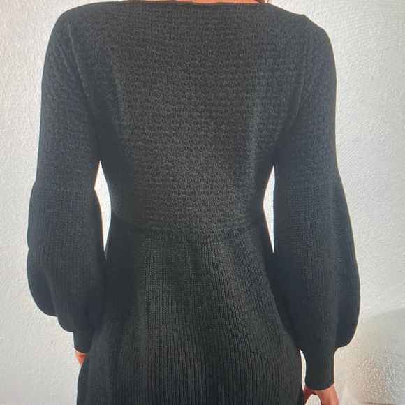 Elegant Black Long Sleeve Dress - Picture 4 of 4